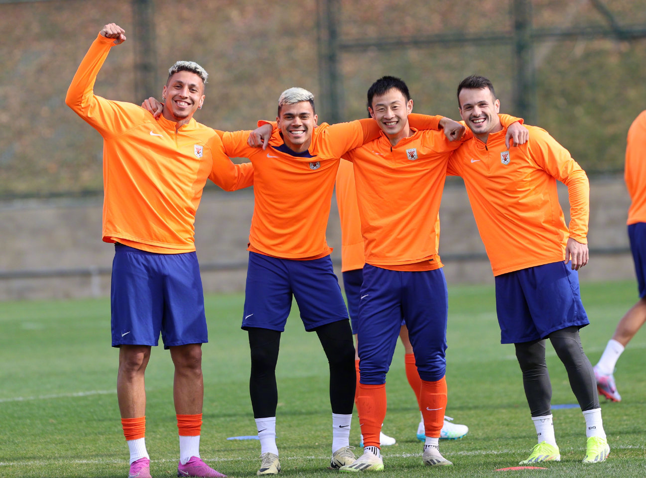 关于衰老球队面对重建难题，需要招揽新血的信息