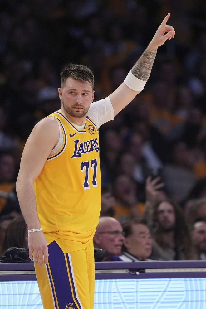 关于东契奇惊艳全场，全明星入选助攻爆棚，76人逆转取胜！的信息